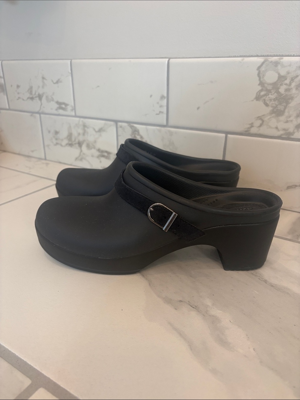 Crocs Women’s Sarah Clog Mules Black with Black Strap Size 11